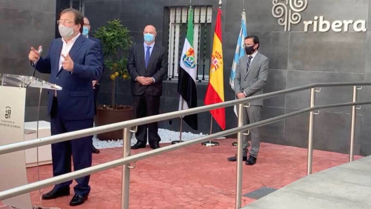 El presidente de la Junta de Extremadura, Guillermo Fernández Vara, durante la inauguración.