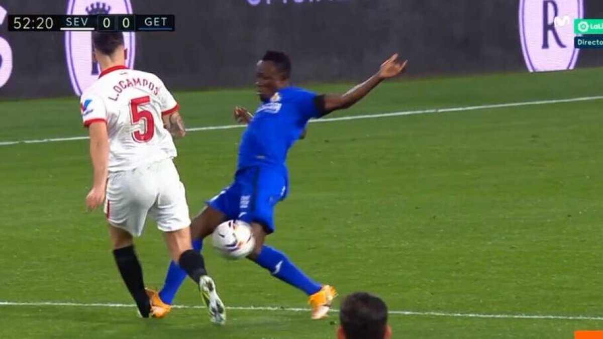 Viendo la repetición es un milagro: Ocampos solo tiene un esguince de grado II