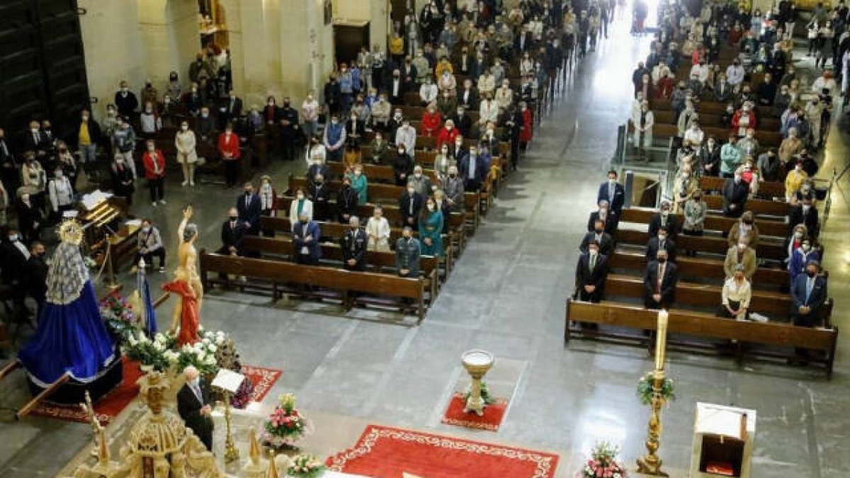 Alicante celebra el Encuentro de la Virgen de la Alegría y el Cristo Resucitado