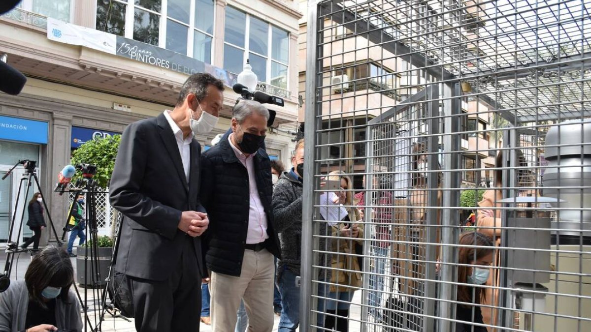 El alcalde de Elche, carlos González, junto al rector de la UMH, Juan José Ruiz
