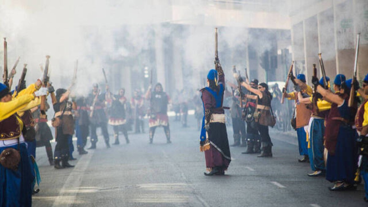 Acto de alardo de las fiestas de Moros y Cristianos de Elche / FOTO: VisitElche