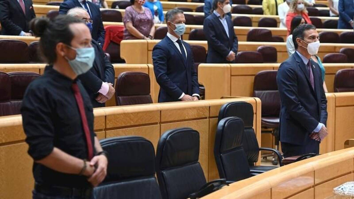 Embajada: Salvemos a los políticos