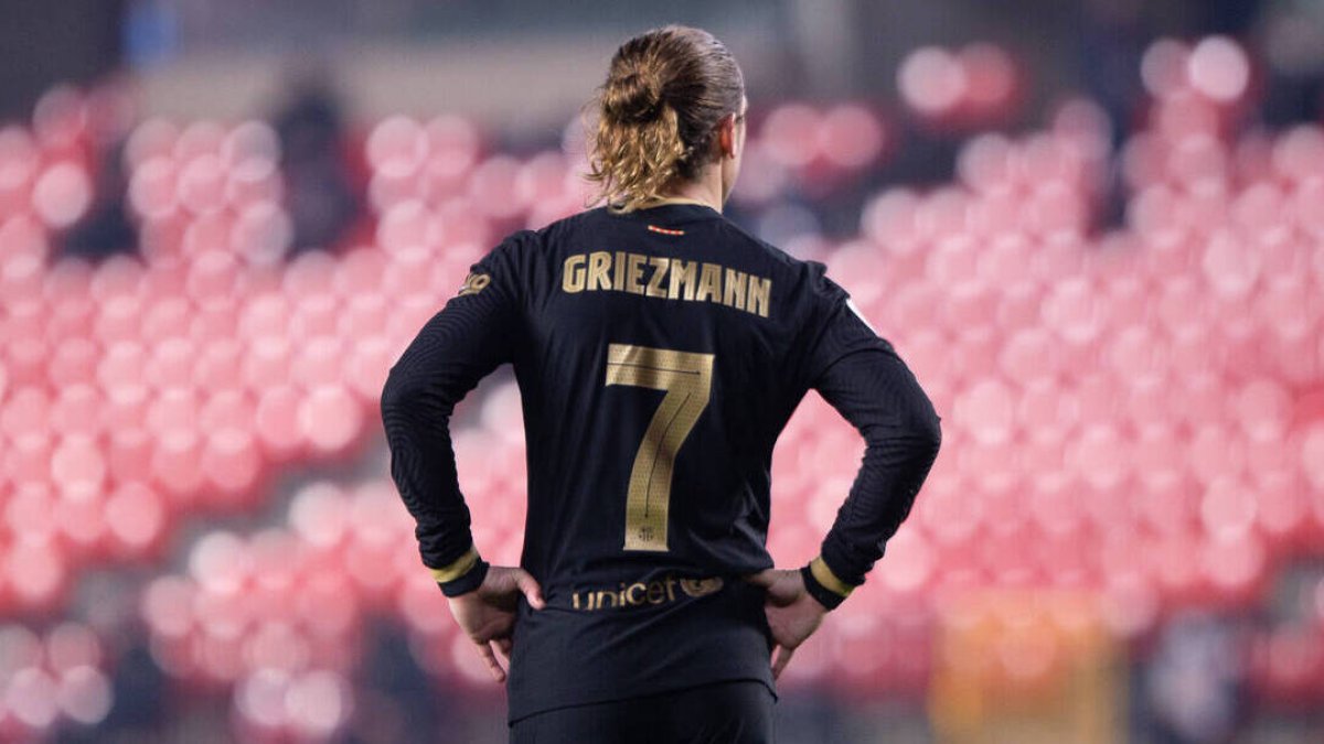 Griezmann: Bronca con Piqué y vuelo a Francia después del ridículo