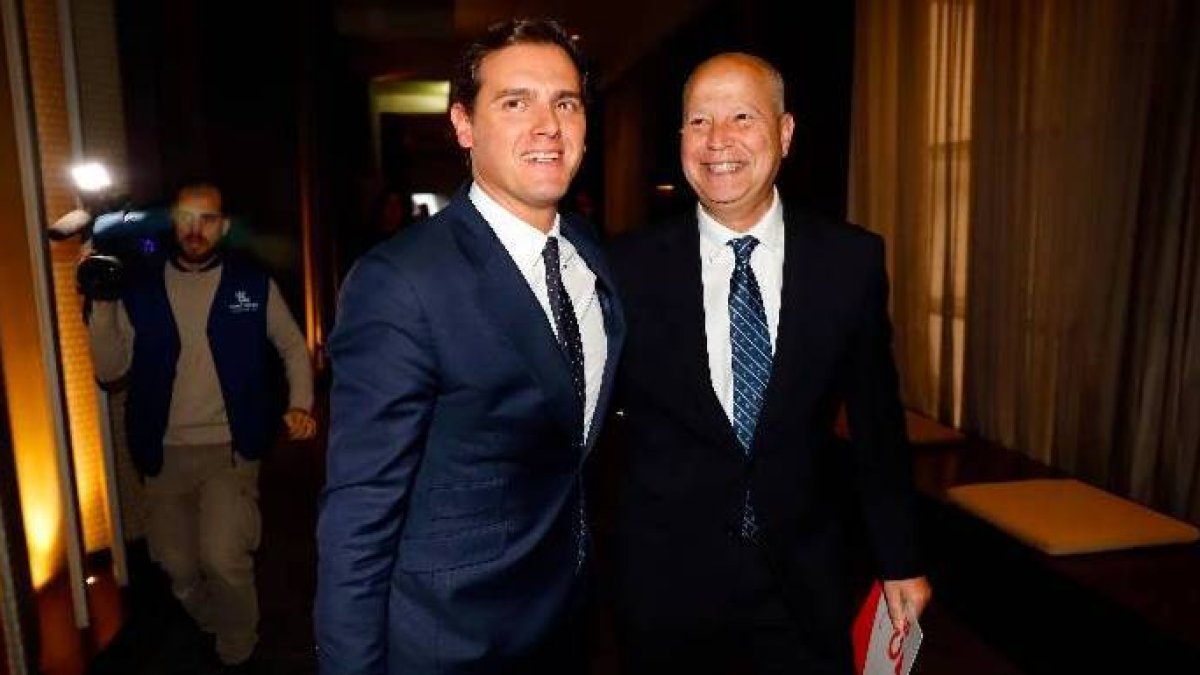 Albert Rivera, junto al consejero andaluz de Educación, Javier Imbroda.