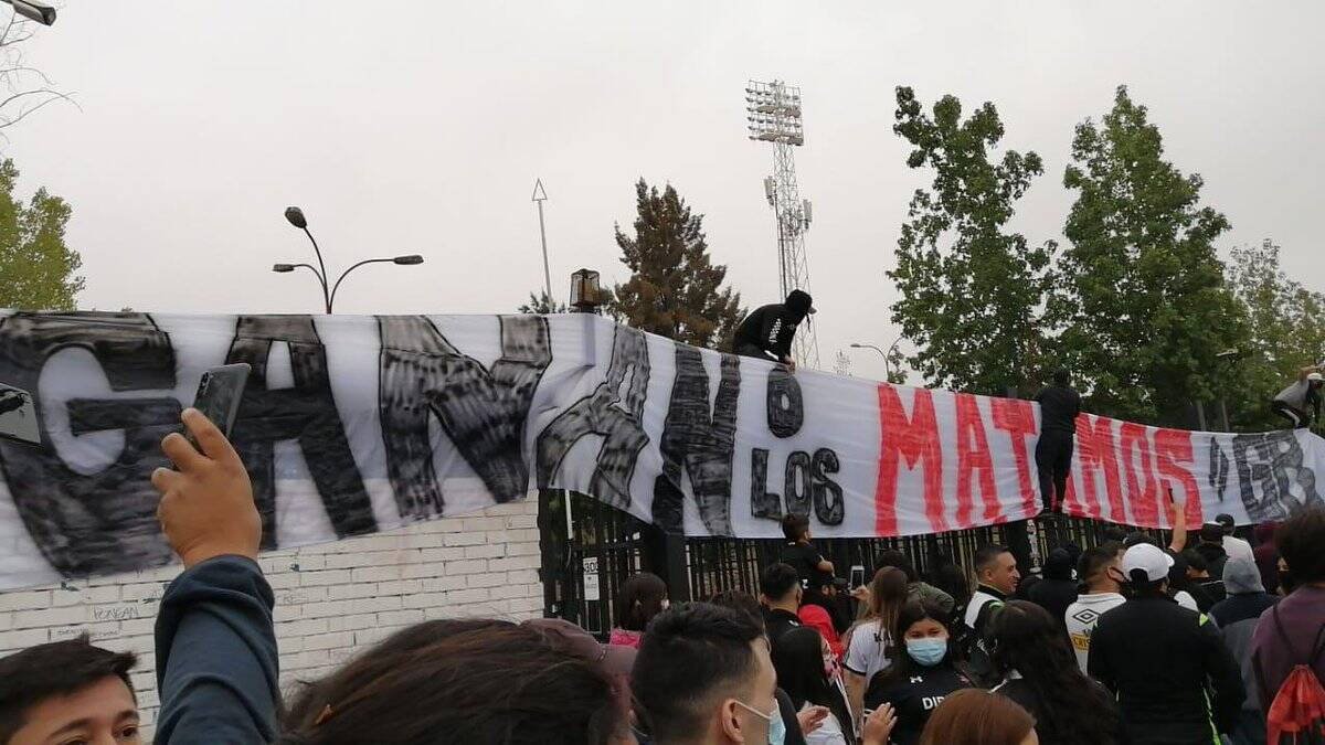 Pancarta de los ultras del Colo-Colo