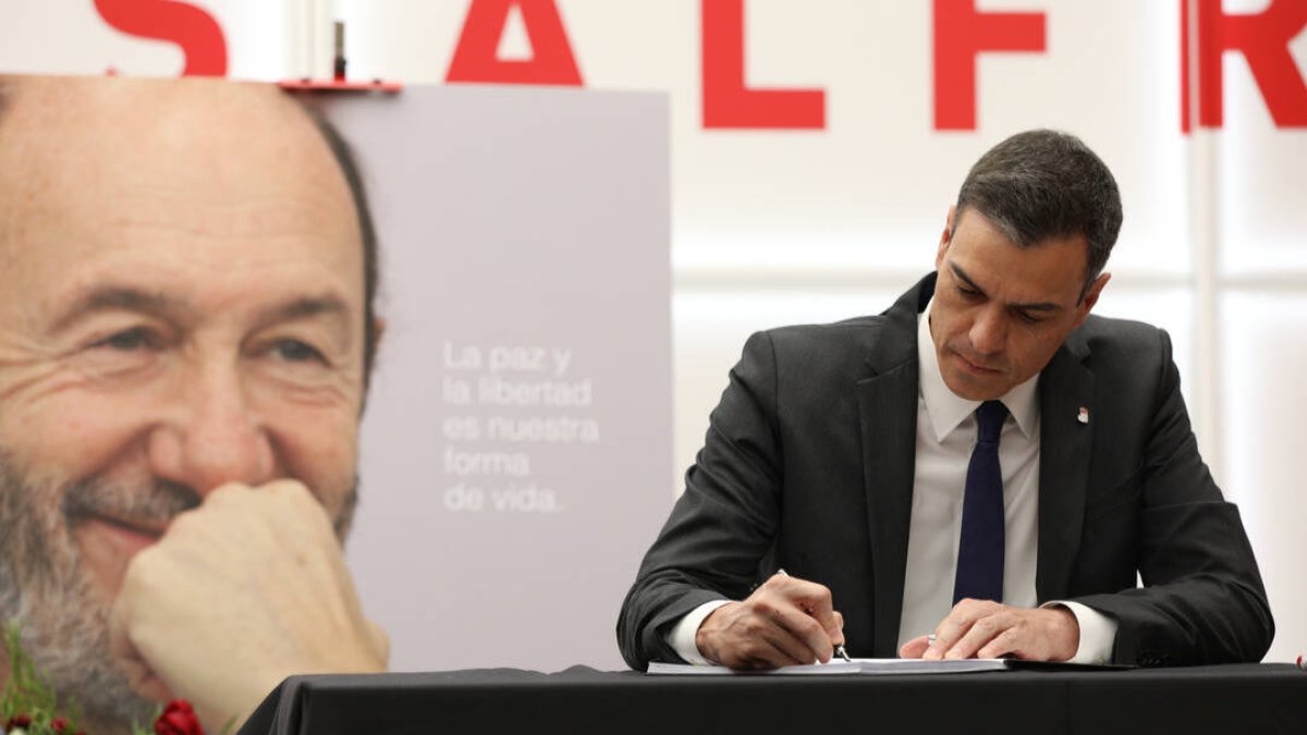 Pedro Sánchez, en el memorial de Rubalcaba en 2019