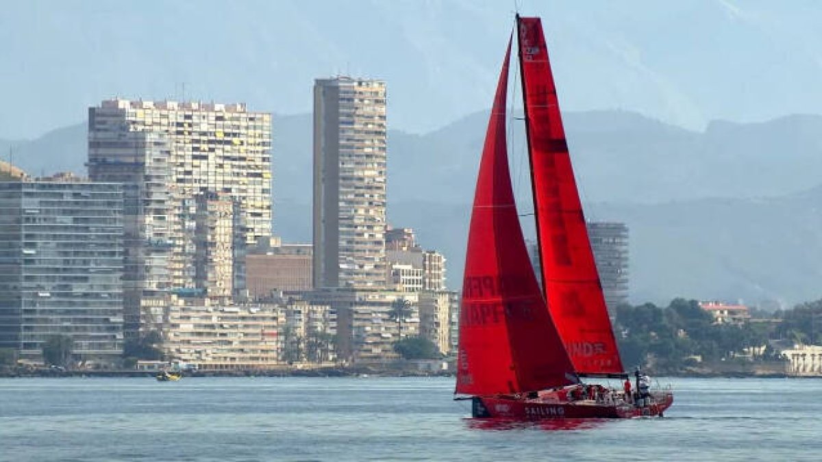 Las 12 embarcaciones profesionales de la Ocean Race Europe ya están en el Muelle 12 del puerto de Alicante