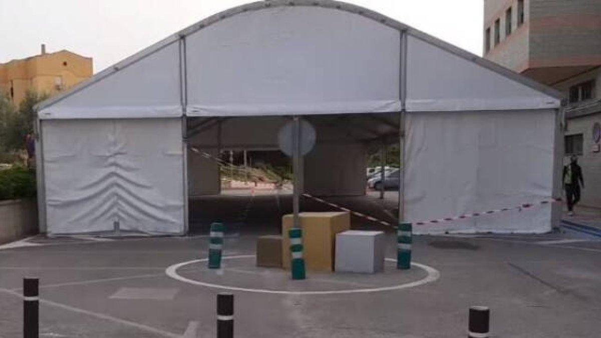 Esta carpa le ha costado al Ayuntamiento de Aspe 25.000€