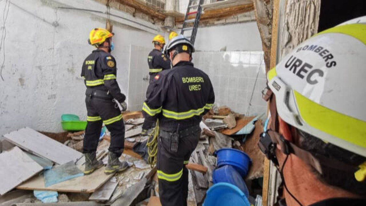 La terraza de una vivienda de Alaquàs se desploma sobre un bajo