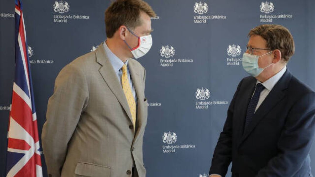 El president Ximo Puig en su encuentro con el embajador del Reino Unido, Hugh Elliott