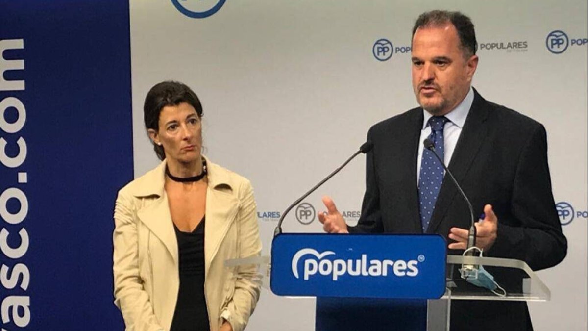 Laura Garrido y Carlos Iturgaiz