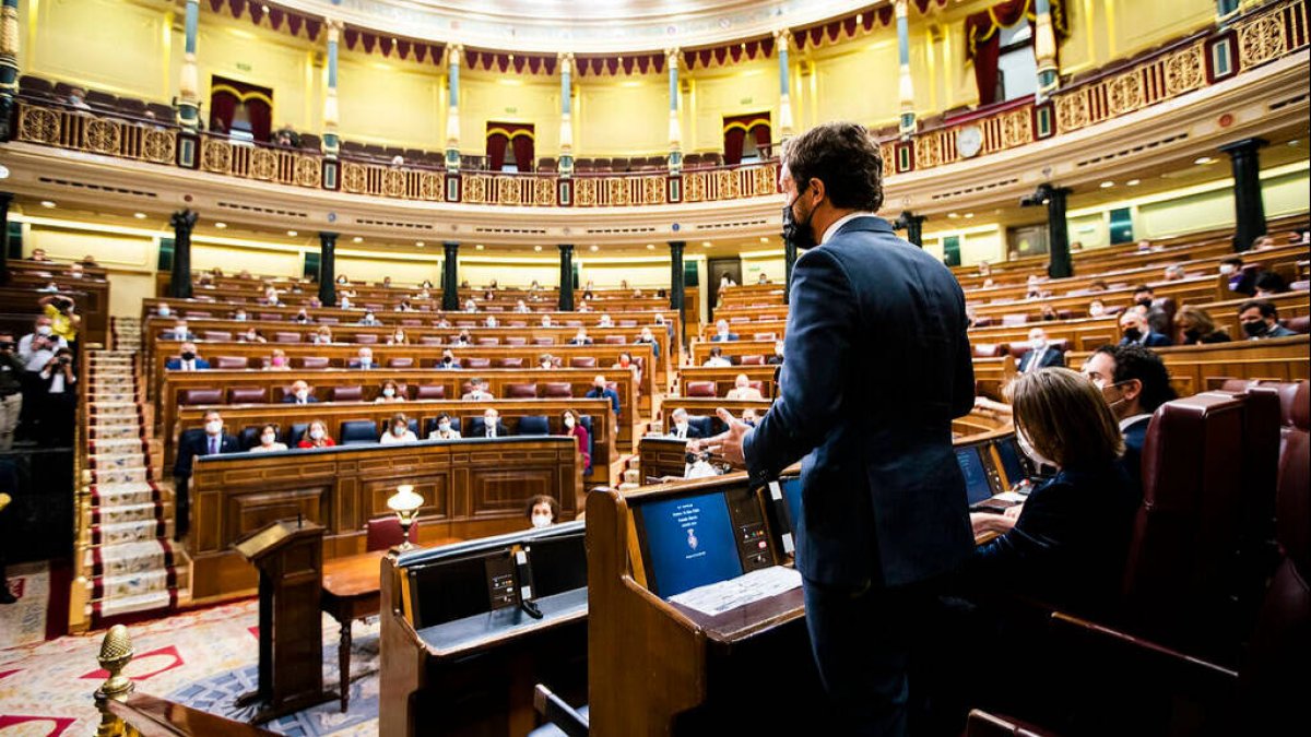 Casado y Sánchez en una sesión de control al Gobierno.
