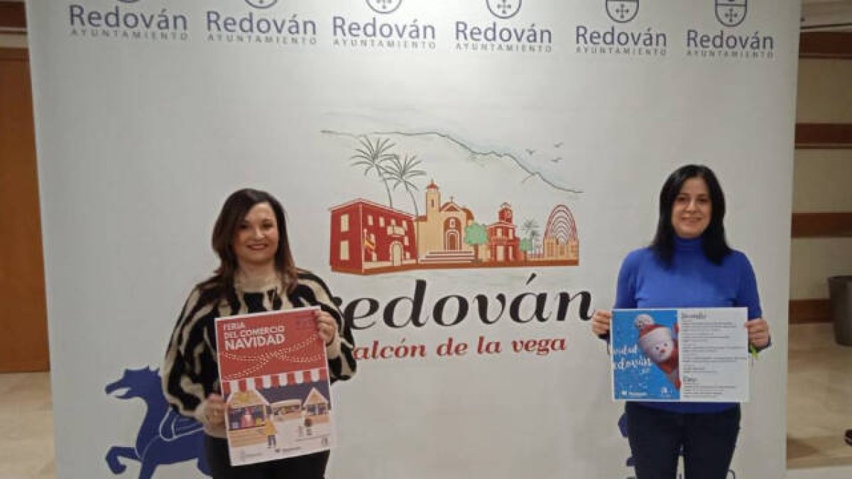 Nely Ruiz, alcaldesa de Redovan acompañada de Maite Martinez en la presentación de La Feria del comercio de Navidad