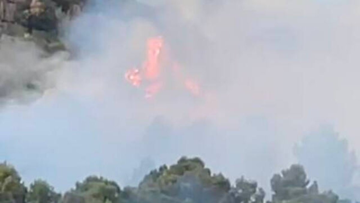 Incendio en la Calderona en el término de Serra