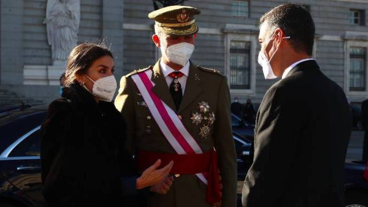 Los Reyes, junto a Sánchez, este jueves.