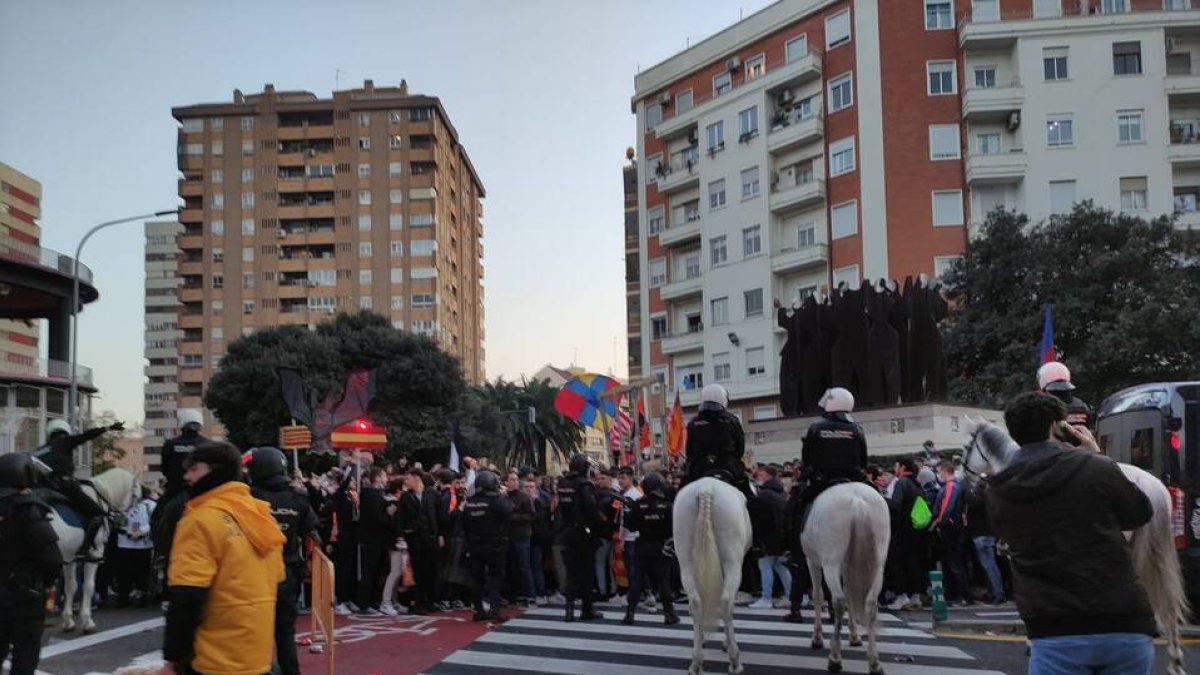 La Policía Nacional en Mestalla durante la previa.