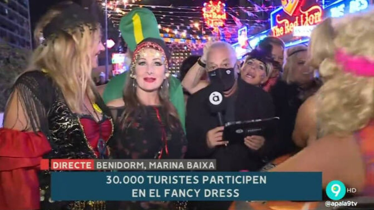 Frances Manel, reportero de À Punt en mitad de su intervención