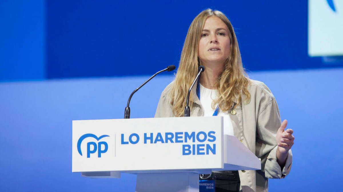 La presidenta de NNGG, Bea Fanjul, durante el 20 Congreso Nacional del PP en Sevilla.