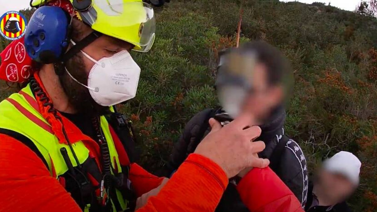Rescatats dos adolescents extraviats a una muntanya de Corbera