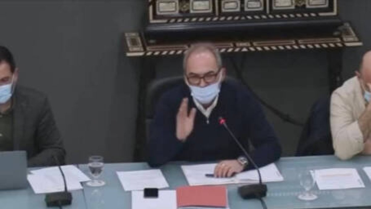 El alcalde de Benaguasil, Ximo Segarra, durante el pleno municipal
