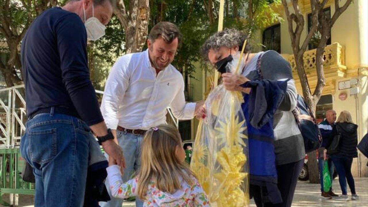 Pablo Ruz propone proteger la elaboración de la palma de Elche