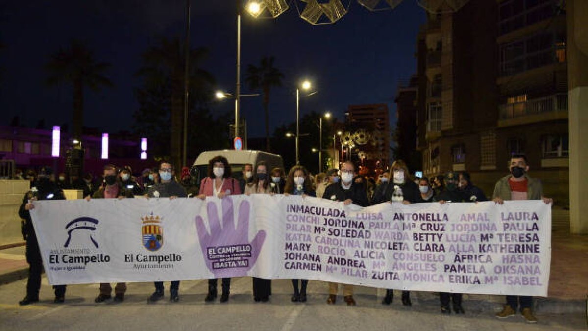 Cabecera de la marcha silenciosa celebrada ayer en El Campello
