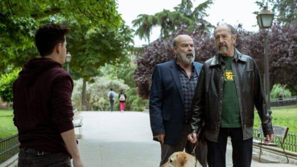 Antonio Resines y Miguel Rellán aprenderán a hacerse mayores en abril: Movistar+ estrena ‘Sentimos las molestias’