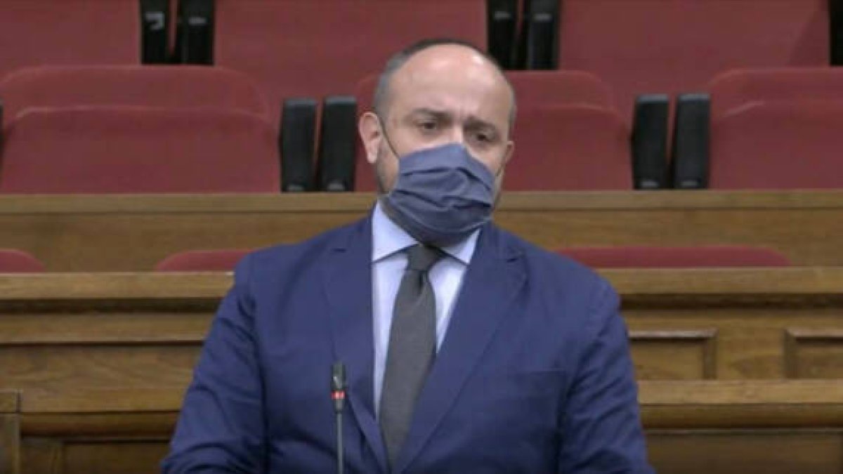 El presidente del PP Catalán, Alejandro Fernández, en el Parlament