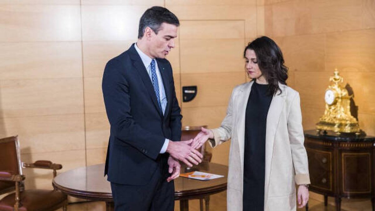 Inés Arrimadas en un encuentro con Sánchez