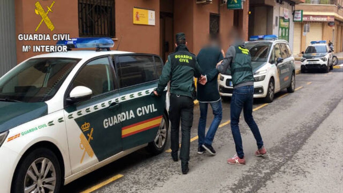Los detenidos están acusados de estafar a personas en 32 provincias españolas