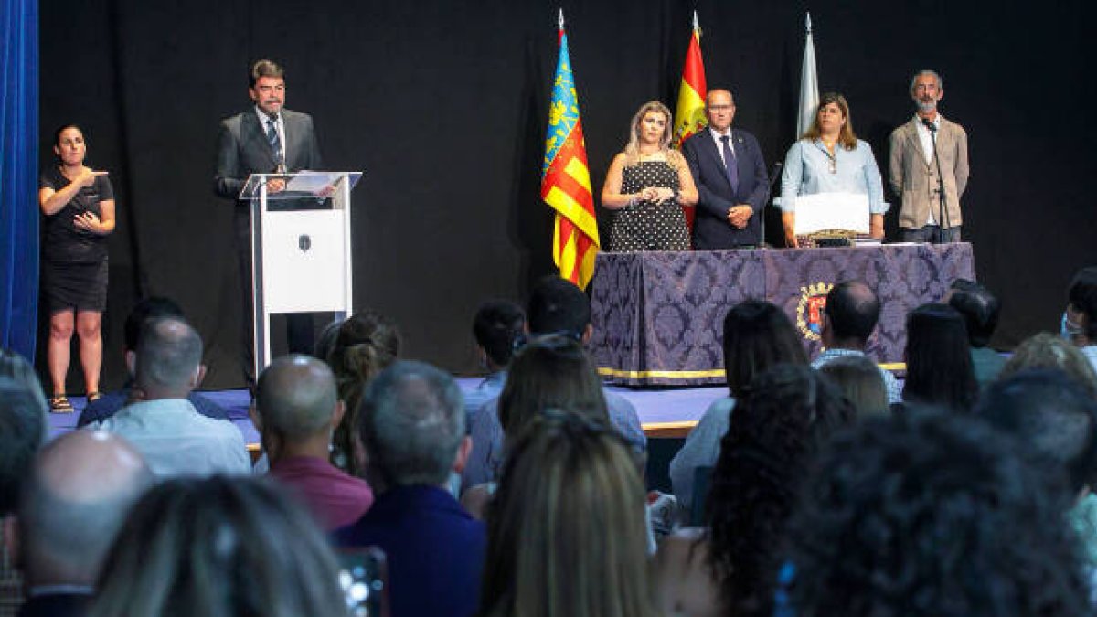 El Ayuntamiento de Alicante incorpora a 117 funcionarios
