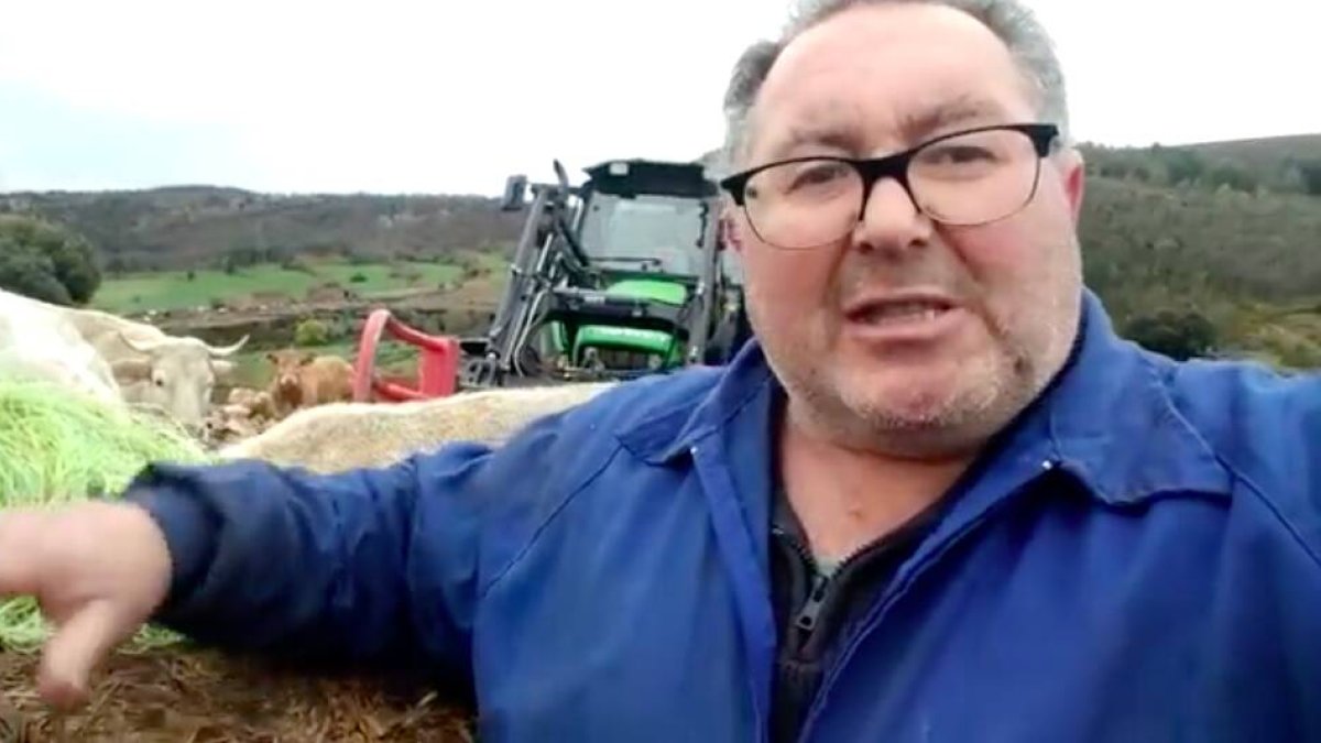 Imagen del ganadero durante la grabación del vídeo.