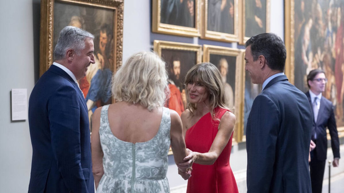 Pedro Sánchez y su esposa en el Museo del Prado en la cumbre de la OTAN en Madrid.