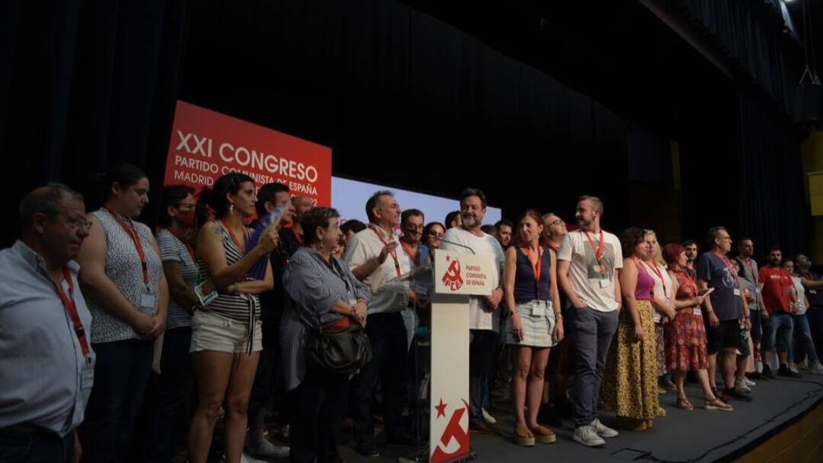 El PCE reelige a Enrique Santiago como secretario general entre tensiones