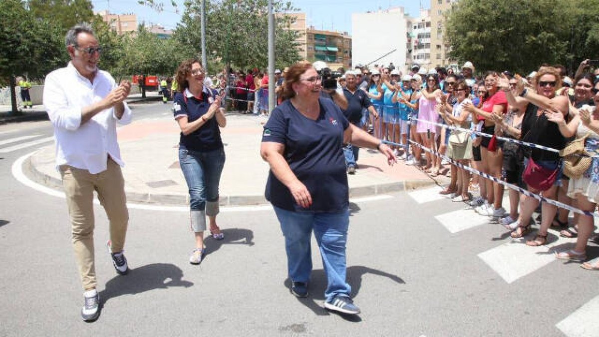 Apoteósico bombardeo final de la mascletà de Reyes Martí en Benalúa