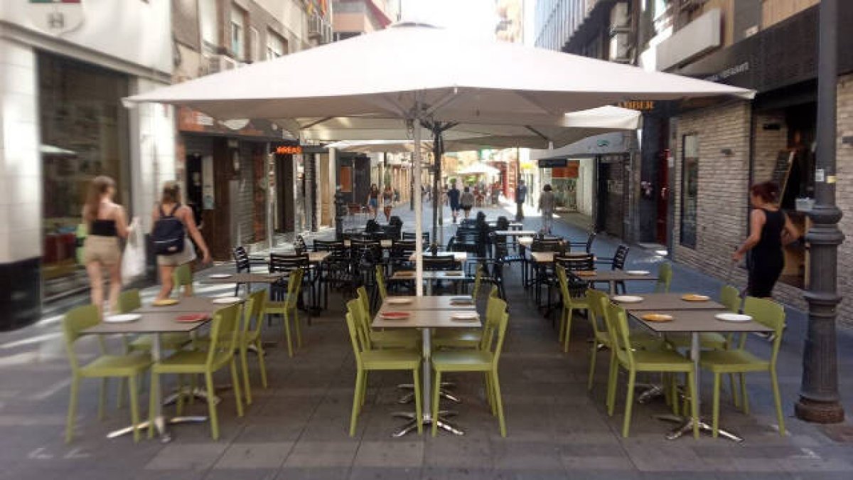 El Ayuntamiento ha otorgado cerca de 200 solicitudes de nuevos veladores y terrazas de bares y restaurantes