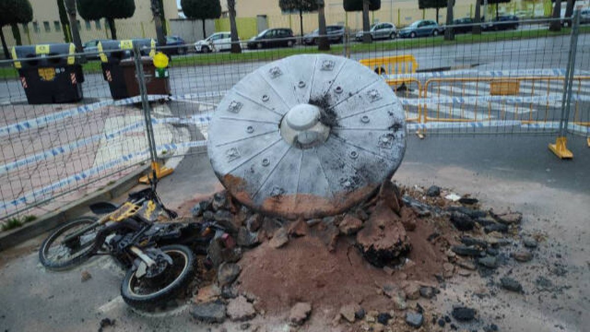 Un OVNI impacta en la calle Maria Teresa de Calcuta de Borriana.