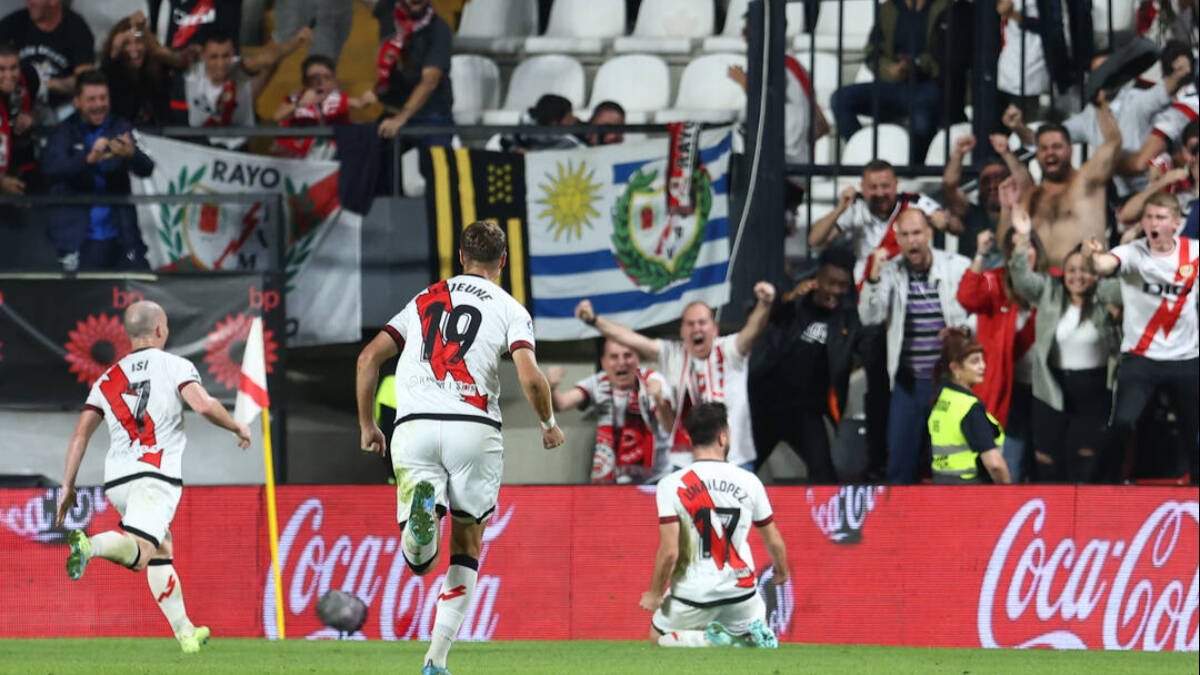 Unai López, celebrando el postrero gol con el que el Rayo derrotó al Elche.