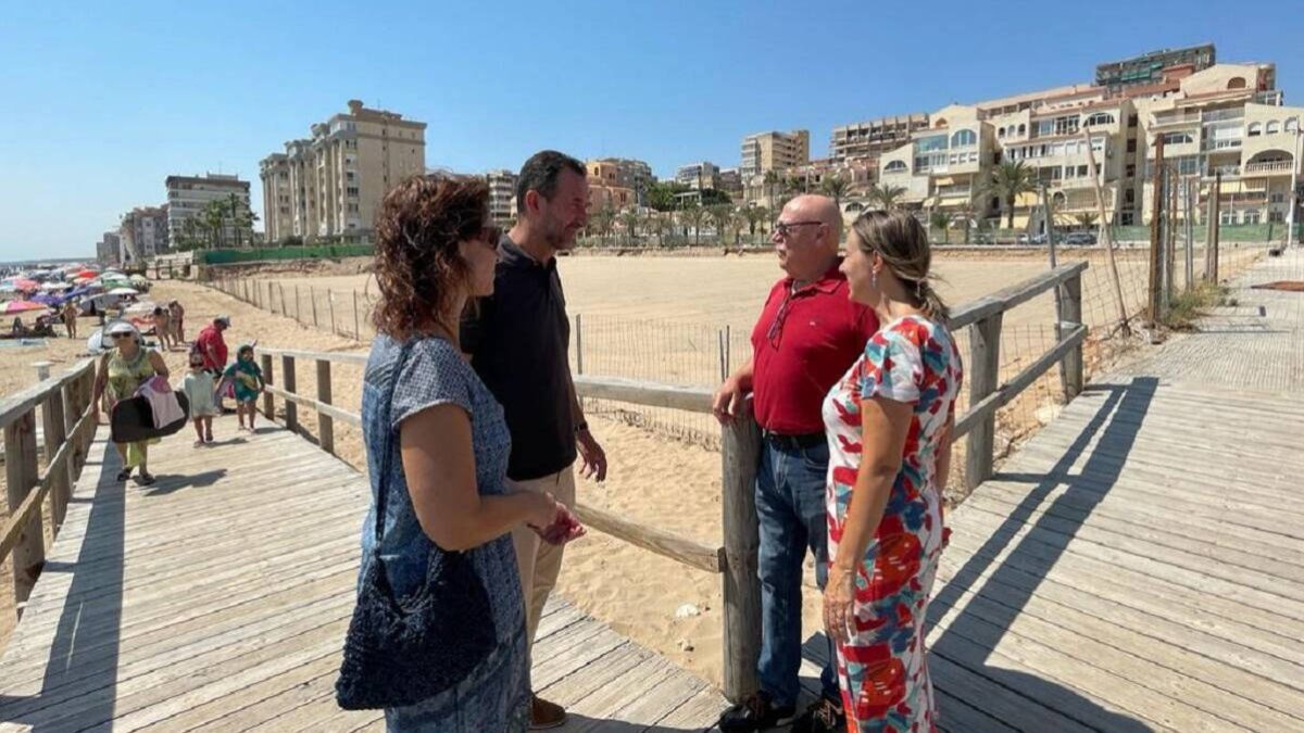 Regeneración de la parcela del hotel de Arenales con reposición del campo dunar