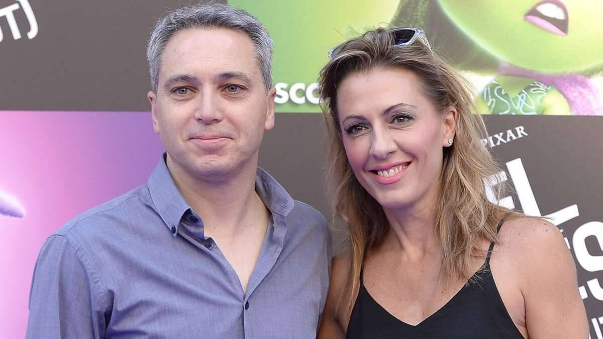 La escapada amorosa de ángeles blanco y vicente vallés con sus cadenas en guerra