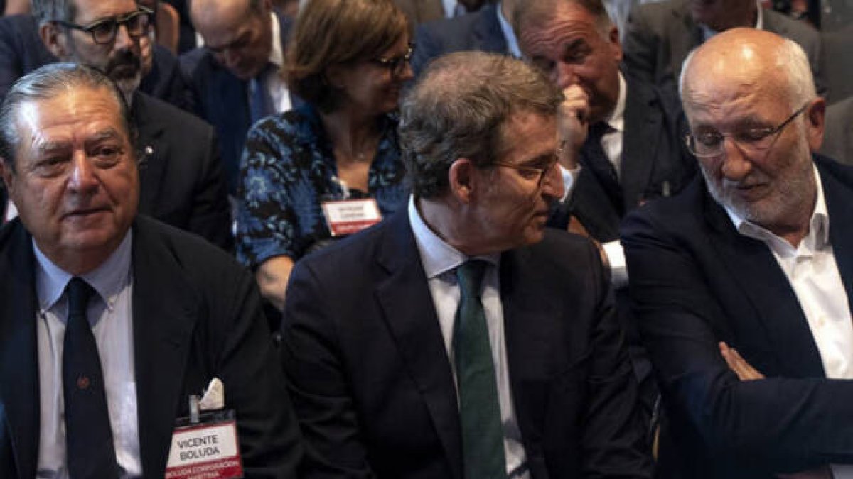 Feijóo entre Boluda y Juan Roig