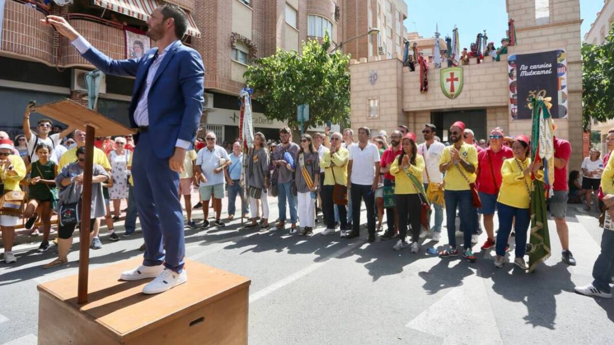 Mazón participa en las fiestas de Moros y Cristianos de Mutxamel