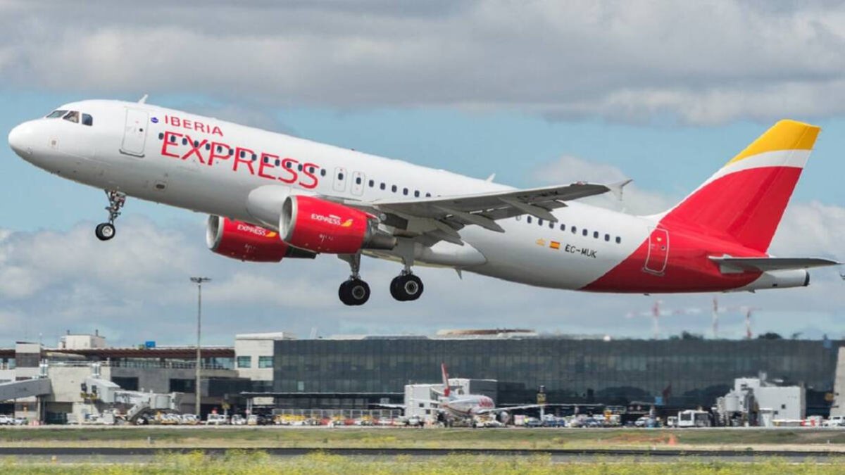 Comienza una huelga de tripulantes de Iberia Express en plena operación retorno