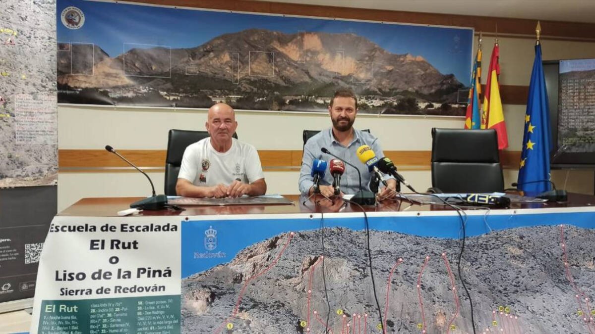 El concejal de Deportes, Ramón López, junto a José Vegara, presidente del Club de Montaña de Redován