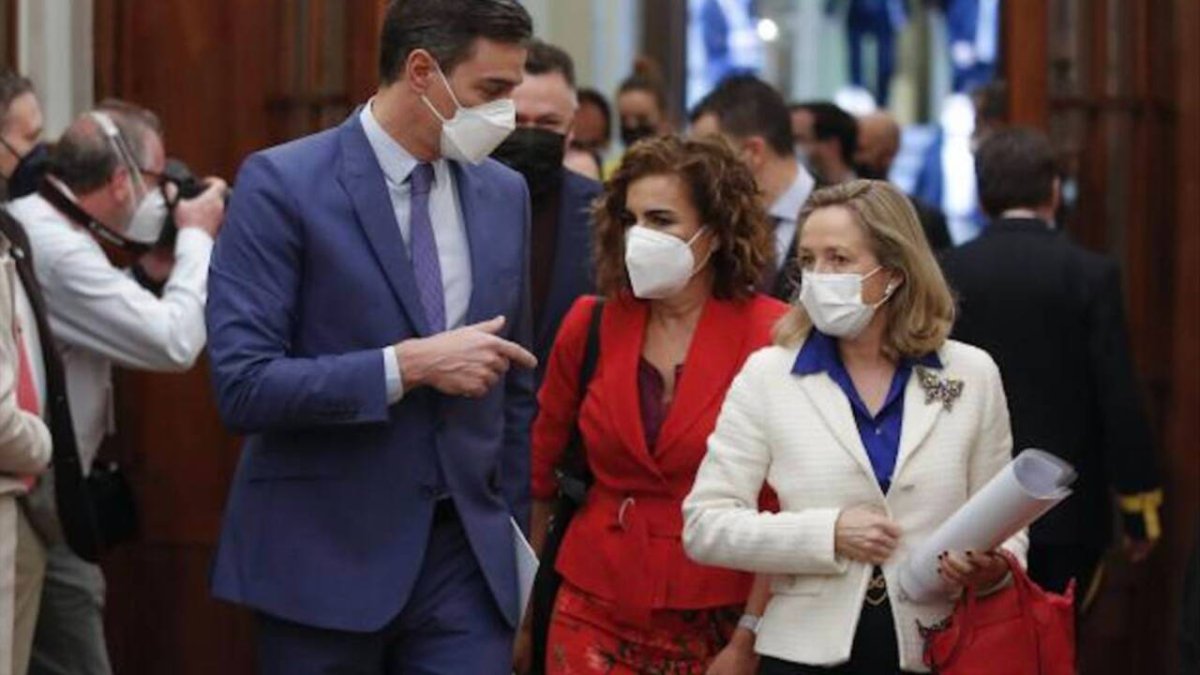 Pedro Sánchez, María Jesús Montero y Nadia Calviño