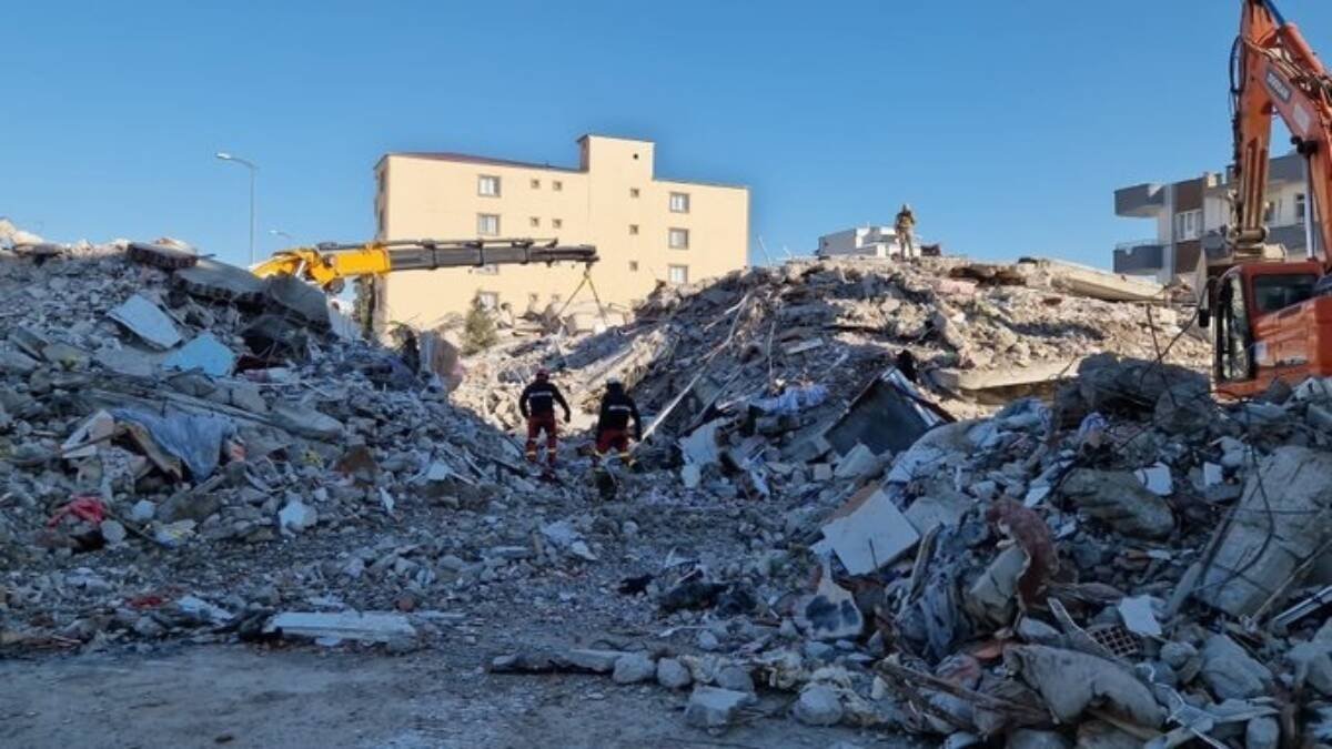 Efectivos de la Unidad Militar de Emergencias (UME) en labores de búsqueda y rescate en el terremoto de Turquía - MINISTERIO DE DEFENSA