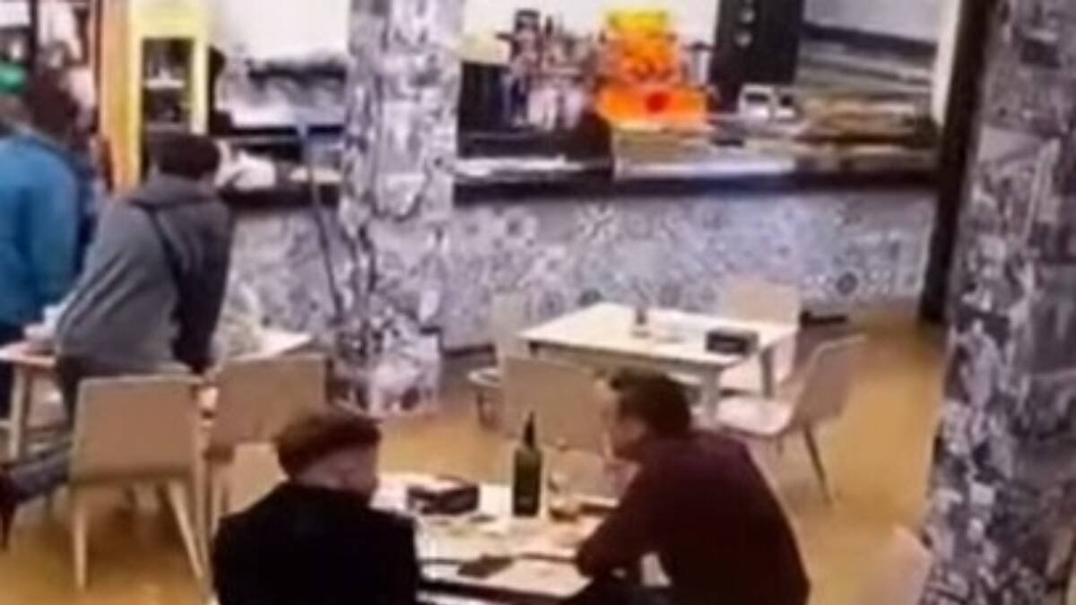 Bar Trosky de Benaguasil inundado tras las fuertes tormentas.