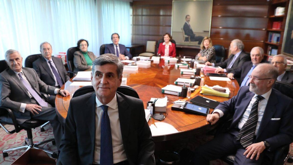 El pleno del TC con su presidente González Trevijano.
