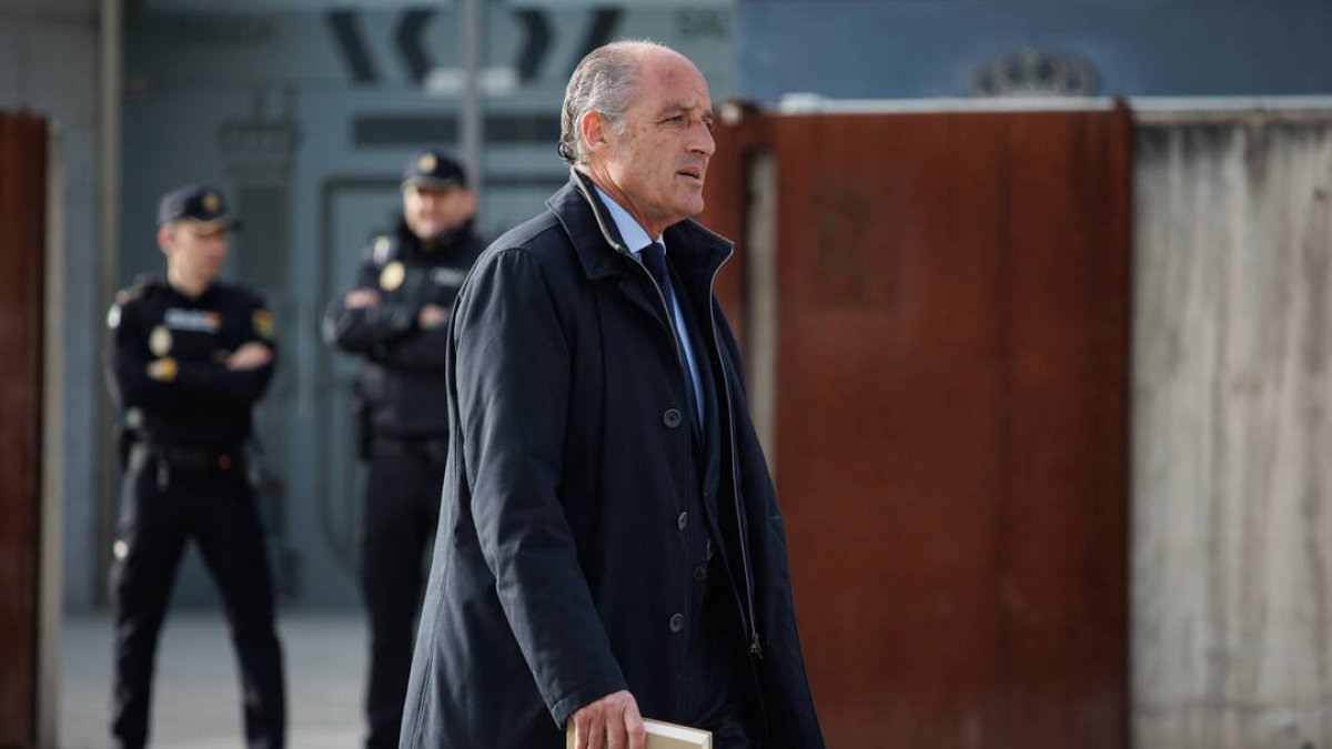 Juicio a Camps en la Audiencia Nacional ¿farsa o proceso?