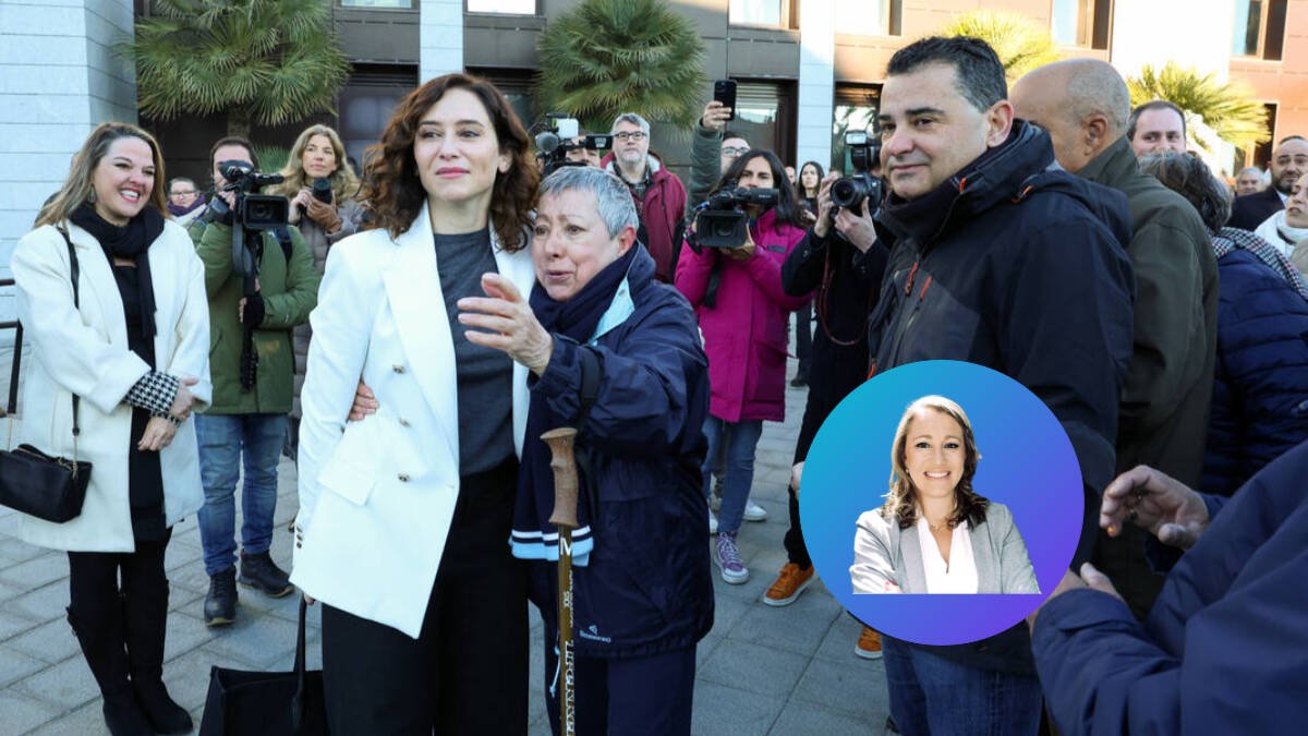 La presidenta de la Comunidad de Madrid, Isabel Díaz Ayuso, a su llegada a la reunión del Consejo de Gobierno en el Ayuntamiento de Galapagar.